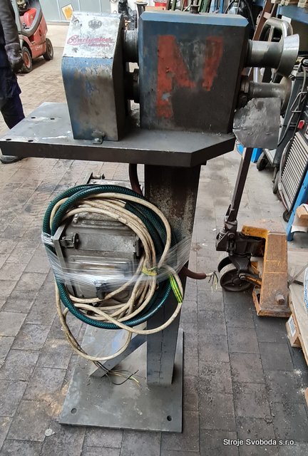 Vykružovací stroj na plech, motorový - chybí motor  (14859 - pridat - Vykružovací stroj na plech, motorový - chybí motor (5).jpg)
